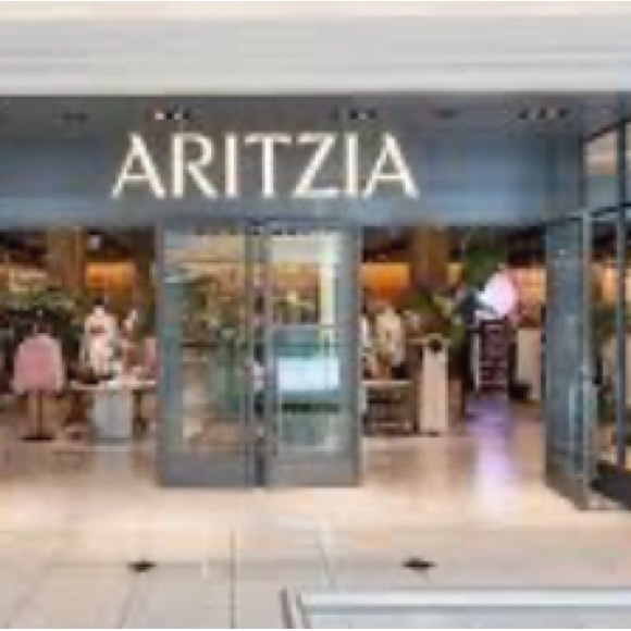 $200 Aritzia Gift Card - Canadian Dollars - Picture 2 of 2
